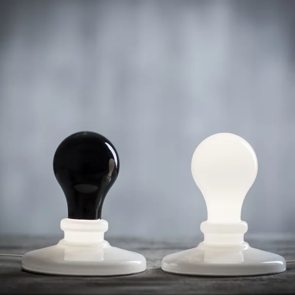 Lampada da tavolo Light Bulb in vetro soffiato e alluminio di Foscarini