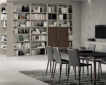 Libreria Living Mood sistema Fluida in laccato Tortora con ante in Noce Steady di Scavolini