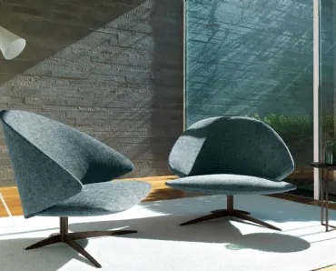 Poltroncina di design in tessuto imbottito Koster di Desirèe