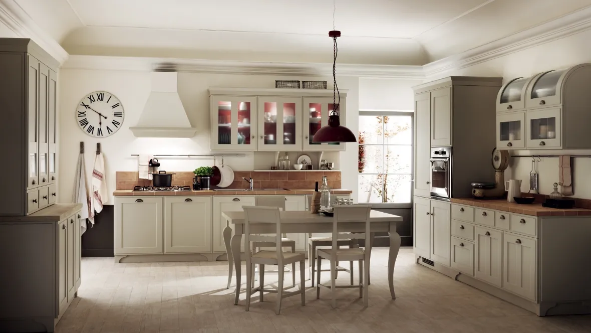 Cucina Classica Favilla in laccato opaco con top decorceramica Borgo effetto Mattone di Scavolini