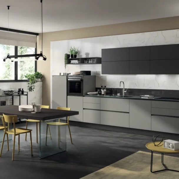 Cucina Moderna Liberamente in laccato Grigio Titanio e Grigio Ferro di Scavolini